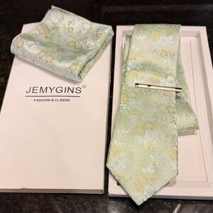 JEMYGINS Silk Light Green Floral Tie and Pocket Square Set with Tie Clip